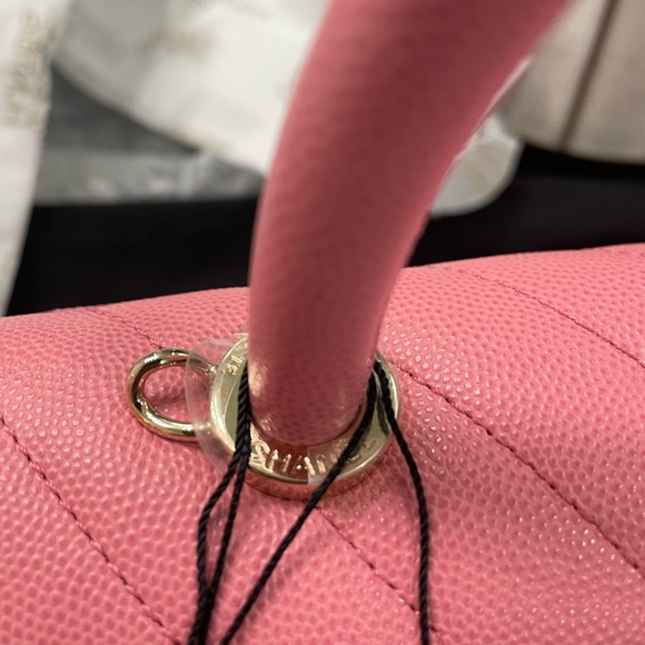 100% SOLD 20P CHANEL coco small top handle caviar GHW Barbie pink - Picture 9 of 12